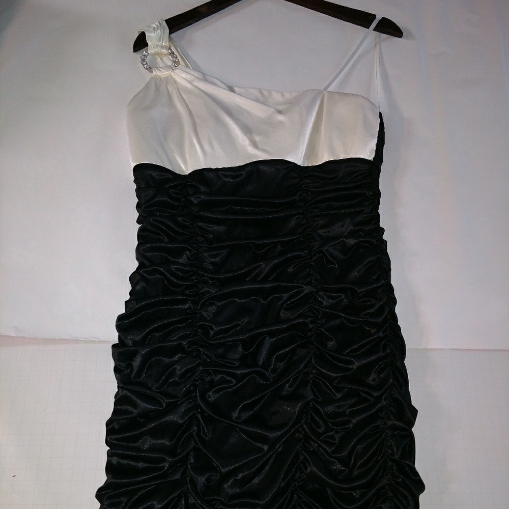 City Triangles - one shoulder Mini Dress Large